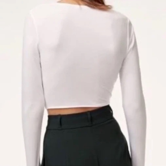 Aritzia Babaton Jeronimo Long-Sleeve Tie-Front Crop Top - Picture 4 of 6